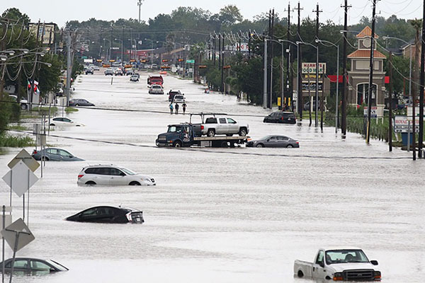 大洪水が発生した米ヒューストンで、イスラム教徒のモスクが避難所に