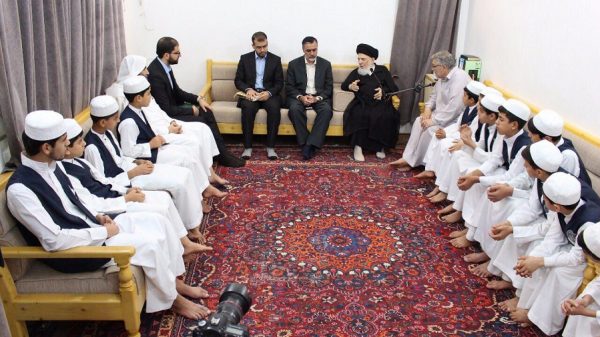 المرجع الحكيم يدعو قراء القرآن لاتخاذ كتاب الله وآياته منهجا للهداية