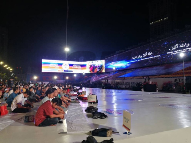 Syahdunya Takbir Raya Di Dataran Merdeka