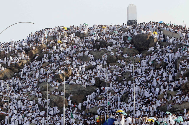 حجاج بيت الله الحرام يبدأون اليوم مناسكهم بالركن الاعظم والوقوف على صعيد عرفة