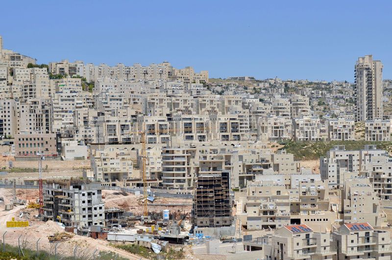 سلطات الاحتلال تعطي المستوطنين في الخليل امتيازات جديدة