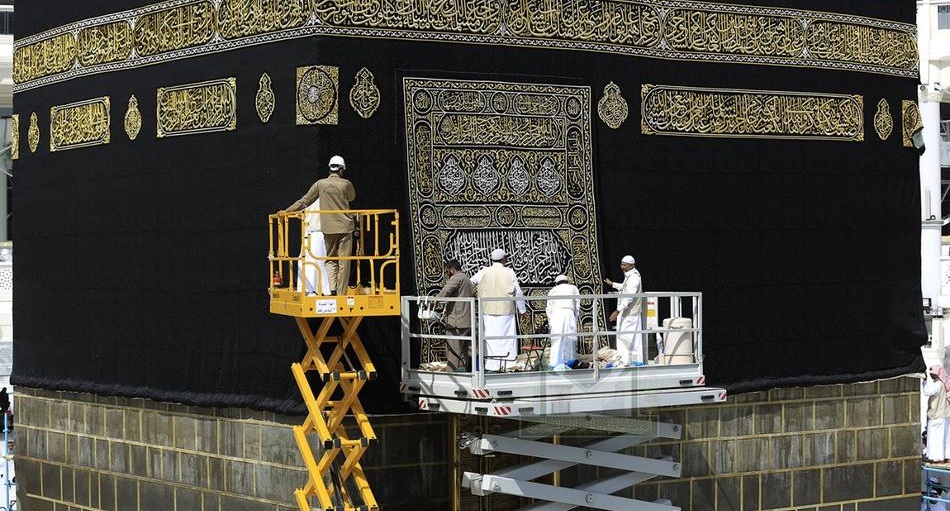 New covering for Kaaba ahead of Eid al-Adha