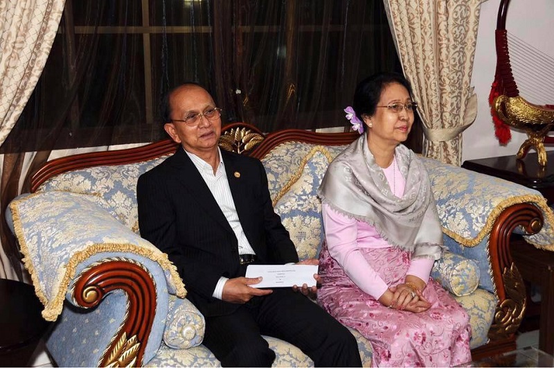 သမၼတေဟာင္း ဦးသိန္းစိန္က ရခိုင္ေဒသခံမ်ားအတြက္ ေငြက်ပ္ သိန္း ၅၀ လွဴဒါန္း