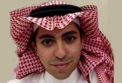 شاهد بالفيديو..تنفيذ عقوبة الجلد علنا بحق مدون سعودي "رائف بدوي"