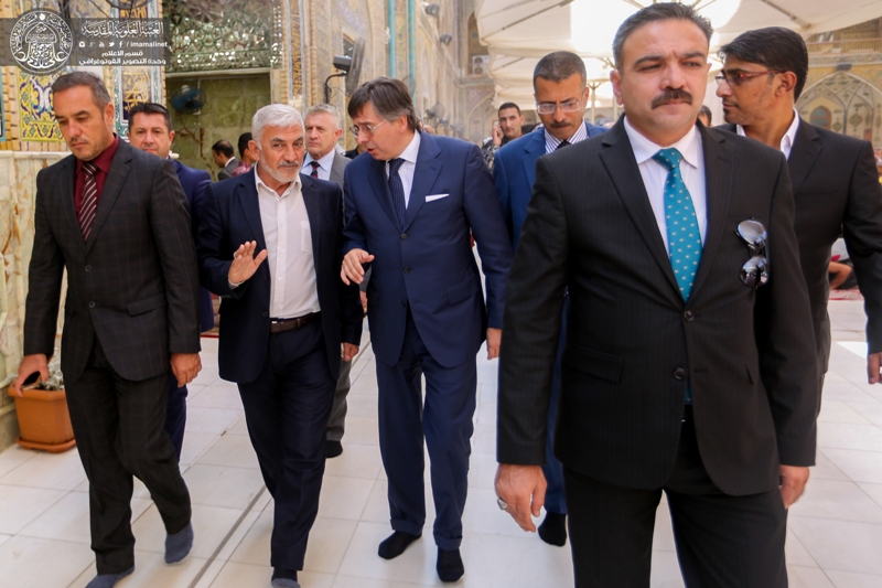 Italian ambassador in Iraq visits Imam Ali's Holy Shrine / Pics