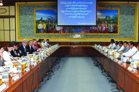ရခိုင္တြင္ လူသားခ်င္းစာနာမႈ အကူအညီမ်ားကို ၾကက္ေျခနီလႈပ္ရွားမႈအဖြဲ႕ႏွင့္ ပူးေပါင္းေဆာင္ရြက္မည္ဟု အတိုင္ပင္ခံ႐ံုး ထုတ္ျပန္
