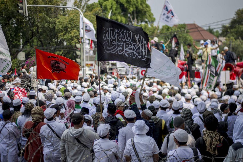 Rohingya: Warga Indonesia Protes Di Kedutaan Myanmar
