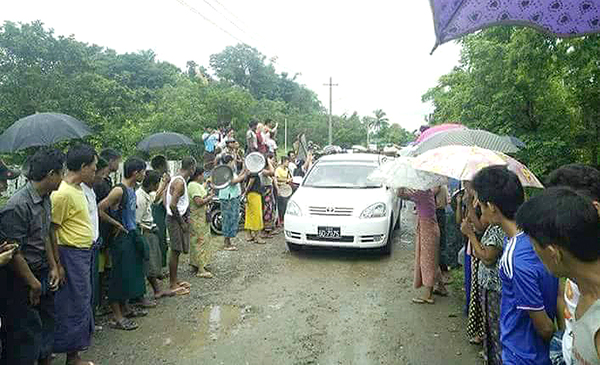 ရေသ့ေတာင္ၿမိဳ႕သို႔ ဘာသာေပါင္းစံု ၿငိမ္းခ်မ္းေရးေဆြးေႏြးပဲြျပဳလုပ္ရန္ လာေရာက္ေသာ ရခိုင္ျပည္နယ္ ၀န္ႀကီးခ်ဳပ္ ဦးေဆာင္သည့္အဖဲြ႕ကို 