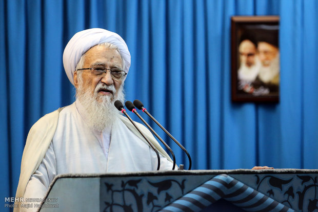 خطیب نماز جمعہ تہران: مسلمان حکمرانوں کی میانمار کے مسلمانوں پر ہونے والے مظالم پرخاموشی شرمناک