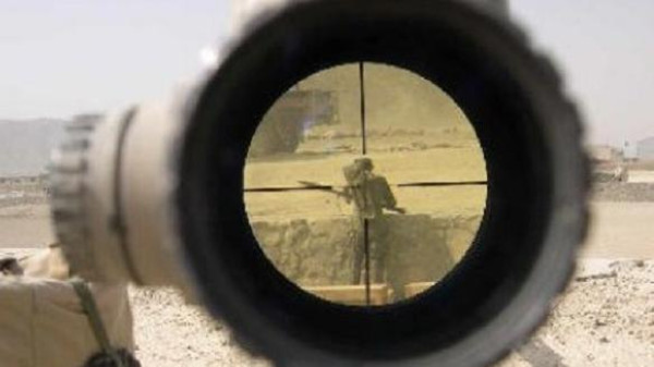 فيديو/ لحظة مقتل قناص "داعشي" بعد إصابة دقيقة بالرأس