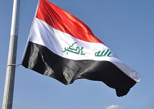 متظاهرون ينزلون أعلاما كردستانية عالية في مندلي ويرفعون العلم العراقي