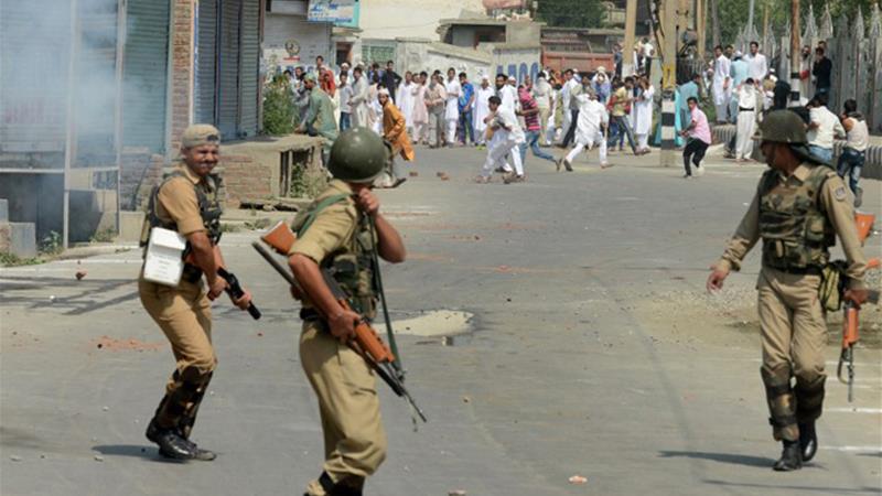 Indian soldiers kill two Kashmiri militants, capture one