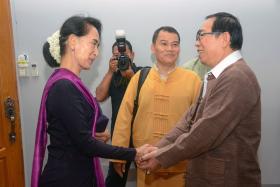ေဒၚေအာင္ဆန္းစုၾကည္နဲ႔ RCSS ဥကၠဌ ဦးယြက္စစ္တို႔ေတြ႔ဆံု
