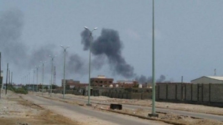 العدوان السعودي يقصف قوات تدعمها الإمارات في عدن