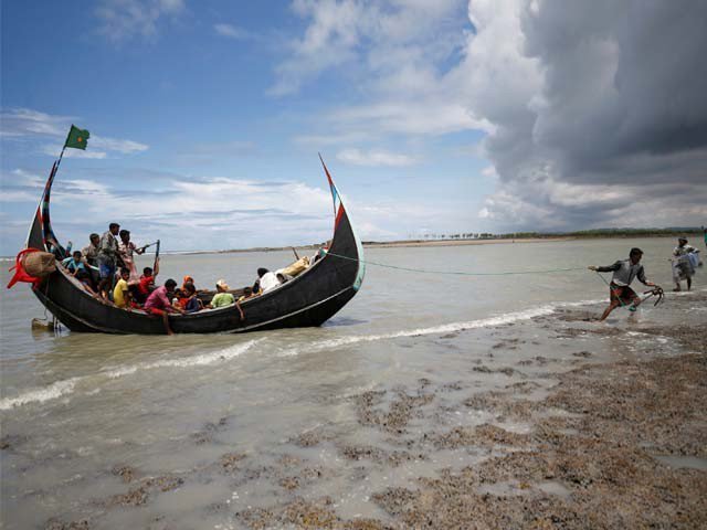 Gadai Nyawa Berenang Seberang Sungai Naf