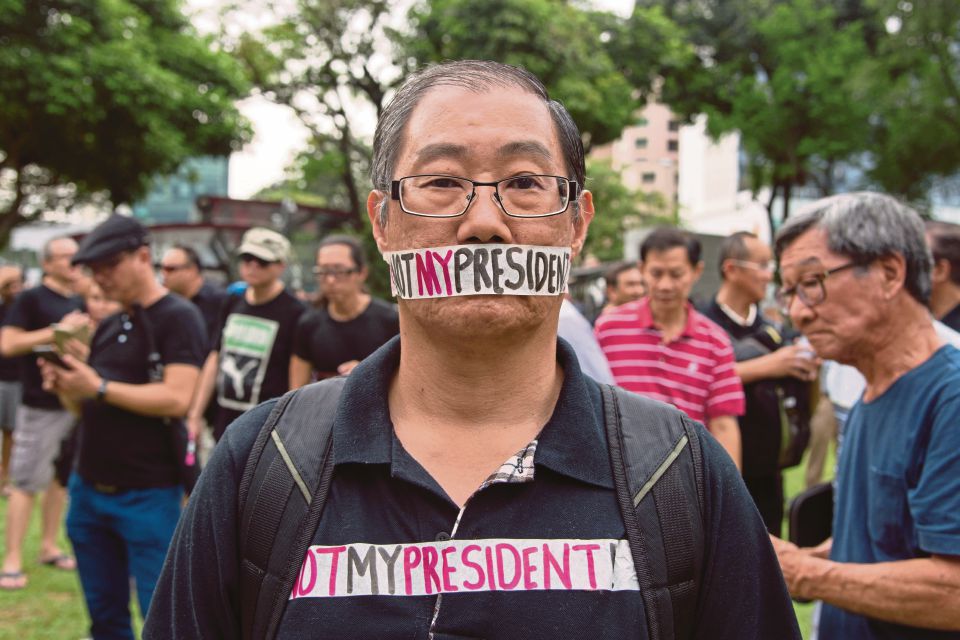 Rakyat Singapura Bantah Isu Pemilihan Presiden