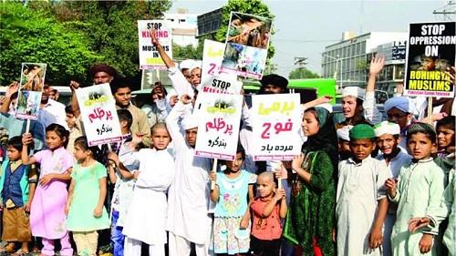 म्याँमार में ज़ुल्म के ख़िलाफ़ छोटे बच्चों का विरोध प्रदर्शन