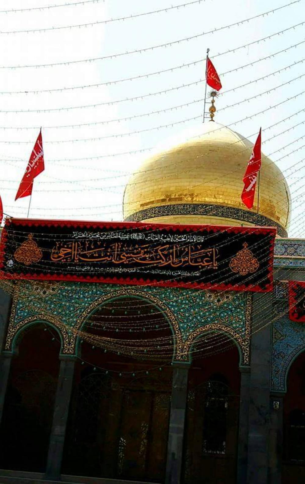 تقرير مصور/ خَدَمة أبي الفضل العباس (ع) يقومون بتوشيح صحن السيدة زينب (ع) بمناسبة قدوم شهر محرم