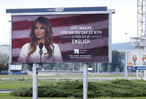 Papan Iklan Papar Imej Melania Trump Diturunkan