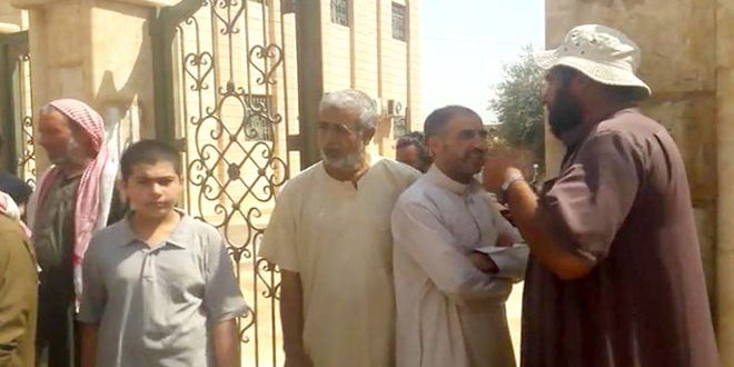 Syrian Army opens humanitarian corridors in Deir Ezzor to secure exit of civilians leaving ISIS-held zones