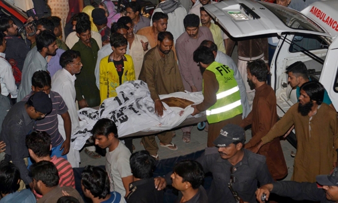 Four people killed in bomb blast in southern Pakistan