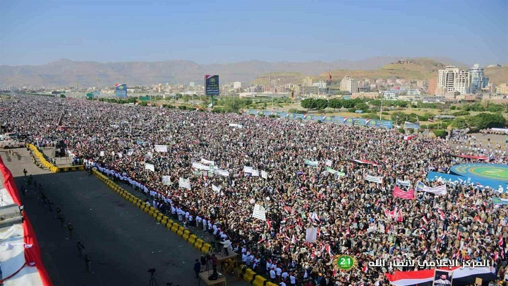 جماهير غفيرة تشارك في إحياء الذكرى الثالثة لثورة الـ 21 من سبتمبر
