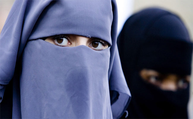 وزارة التربية الجزائرية تمنع النقاب