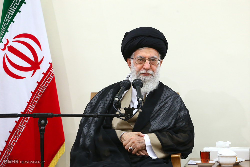 الإمام الخامنئي: خطاب ترامب في الامم المتحدة سخيف وجاء بدافع الغيظ والعجز وخفة العقل