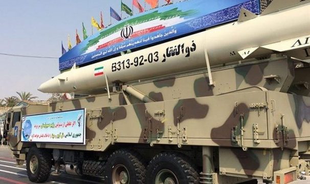 ايران تكشف عن احدث صواريخها الباليستية بمدى 2000 كيلومتر