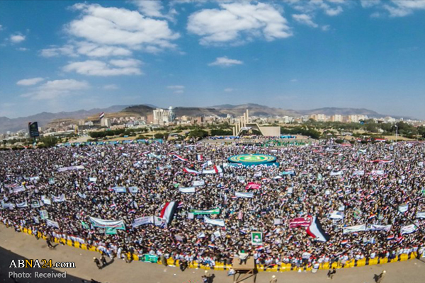 تقرير مصور/ عشرات الآلاف يحتشدون للمشاركة في الثورة 21 سبتمبر في صنعاء