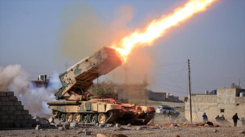 O Exército iraniano apresenta suas novas realizações/vários veículos blindados e artilharia.