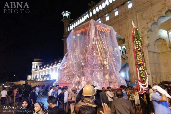 تقرير مصور/ مراسم العزاء الحسيني في لكنهو الهندية 