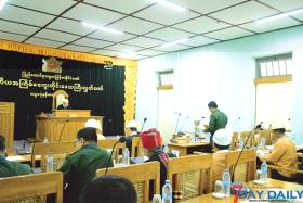  မႈခင္းသတင္းေထာက္ကတ္ျပ၍ ေငြညႇစ္ေနမႈကုိ အျခားသတင္းေထာက္မ်ားေဖာ္ထုတ္ရန္လုိဟု မေကြးတိုင္းလႊတ္ေတာ္ဥကၠ႒ေျပာ အဆုိပါသတင္းေထာက္မ်ားေၾကာင