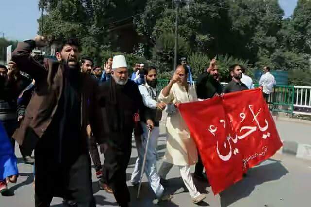 سرینگرکشمیر میں بندشوں کے باوجود جلوس عزاء بر آمد 