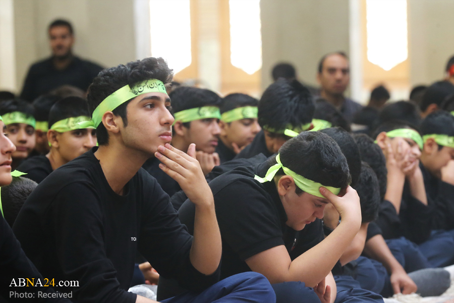 تقرير مصور/ شباب يشاركون في العزاء الحسيني بحرم السيدة المعصومة (ع)