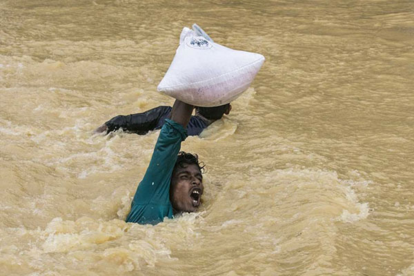 バングラデシュで、ロヒンギャ族のミャンマー難民を乗せた船が沈没