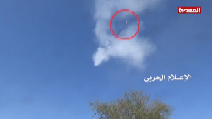 الدفاعات الجوية للجيش والجان الشعبية تسقط طائرة تجسس أميركية في صنعاء+(صور)