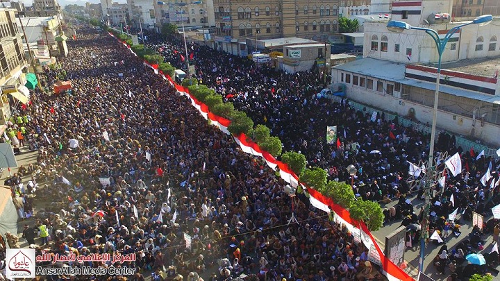 اليمنيون يحيون ذكرى عاشوراء بالتأكيد على المضي في مسيرة الحسين (ع) ومناهضة الهيمنة الأمريكية+(صور)