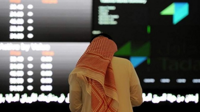 Saudi Arabia falls back into recession