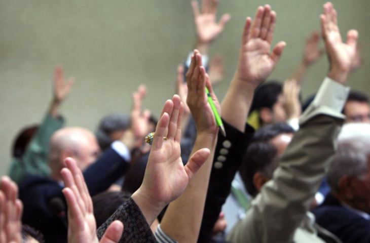 النواب العراقي يعلّق عضوية النواب الكرد المؤيدين لاستفتاء إقليم كردستان