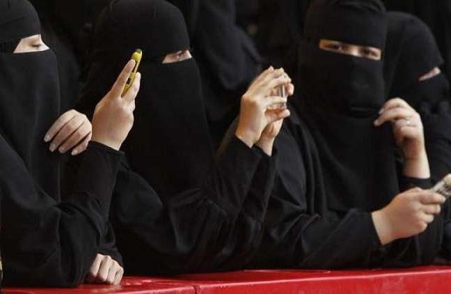 بعد قيادة السيارة وقانون التحرش.. قرار جديد للفتيات السعوديات