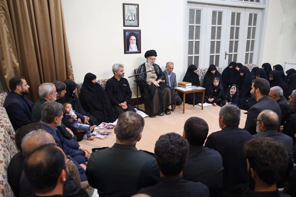 最高指導者、「敵はイラン国民を聖なる戦いの道から引き返させようとしている」