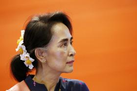 ဘ႐ူႏုိင္းခရီးစဥ္အၿပီး ေဒၚေအာင္ဆန္းစုၾကည္၏ ျပည္ပခရီးစဥ္အခ်ိဳ႕ ေရႊ႕ဆုိင္း