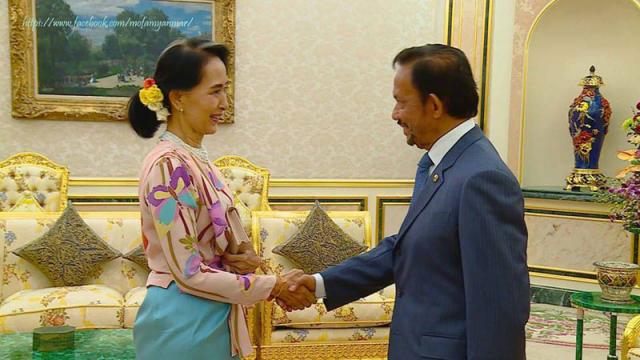နိုင္ငံေတာ္အတိုင္ပင္ခံပုဂၢိဳလ္ ေဒၚေအာင္ဆန္းစုၾကည္ႏွင့္ ဘရူႏိုင္းဘုရင္ေတြ႔ဆုံ