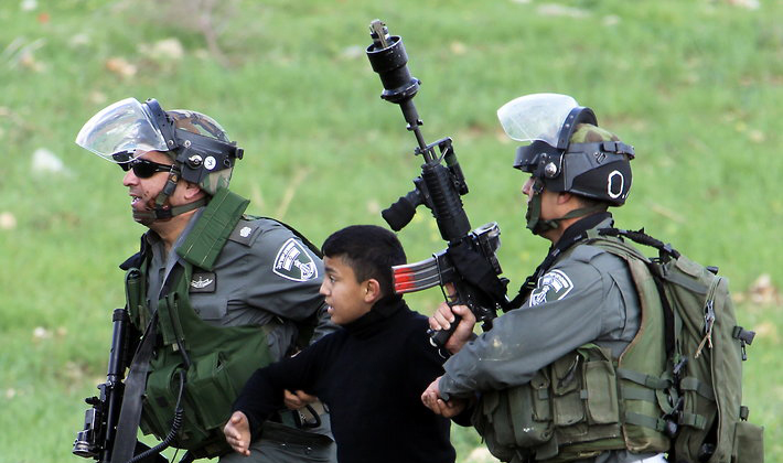 Israeli soldiers detain 2 Palestinians including one minor in West Bank