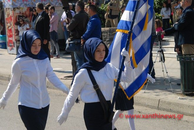 Hijab dominates student parade in Greece / Pics