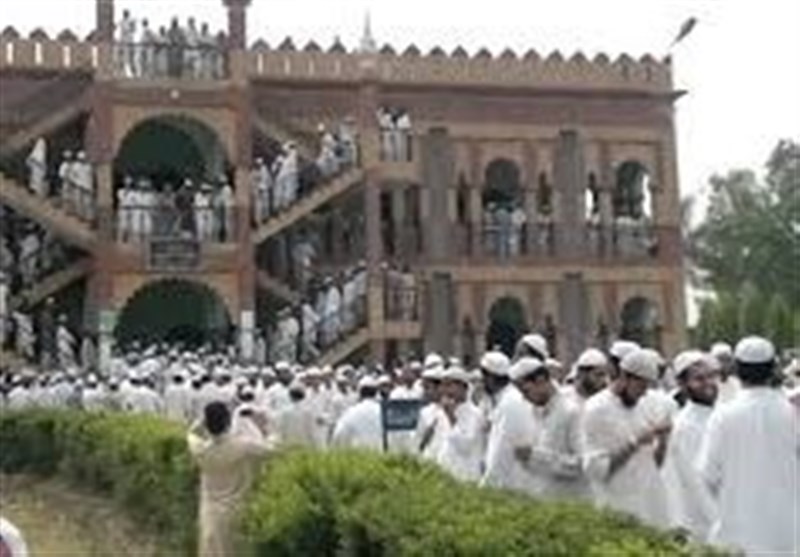 دیوبند علماء نے خواتین کا آئی بروز بنوانا اور بال کٹوانا حرام قرار دیا