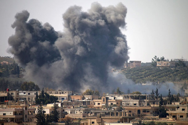 有志連合軍の戦闘機の攻撃で、シリア民間人多数が死亡