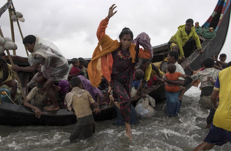 At least 12 dead as Rohingya Muslims boat sinks off Bangladesh