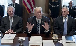 Bakit si Trump ay nasa Pakistan? 